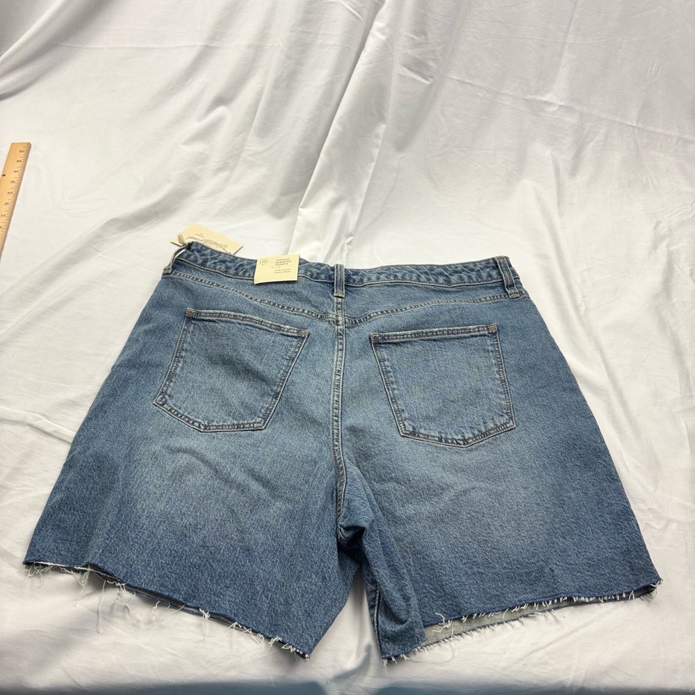 NEW Women's Size 16 UNIVERSAL THREAD Blue Vintage Raw Hem Denim Shorts Stretch - Picture 2 of 12